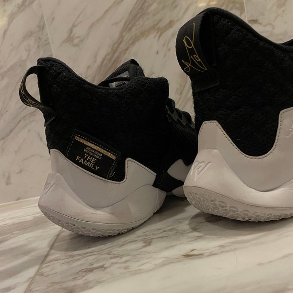 NIKE: Air Jordan Why Not Zer0.2 'The Family' AO6218-001 - Picture 4 of 8